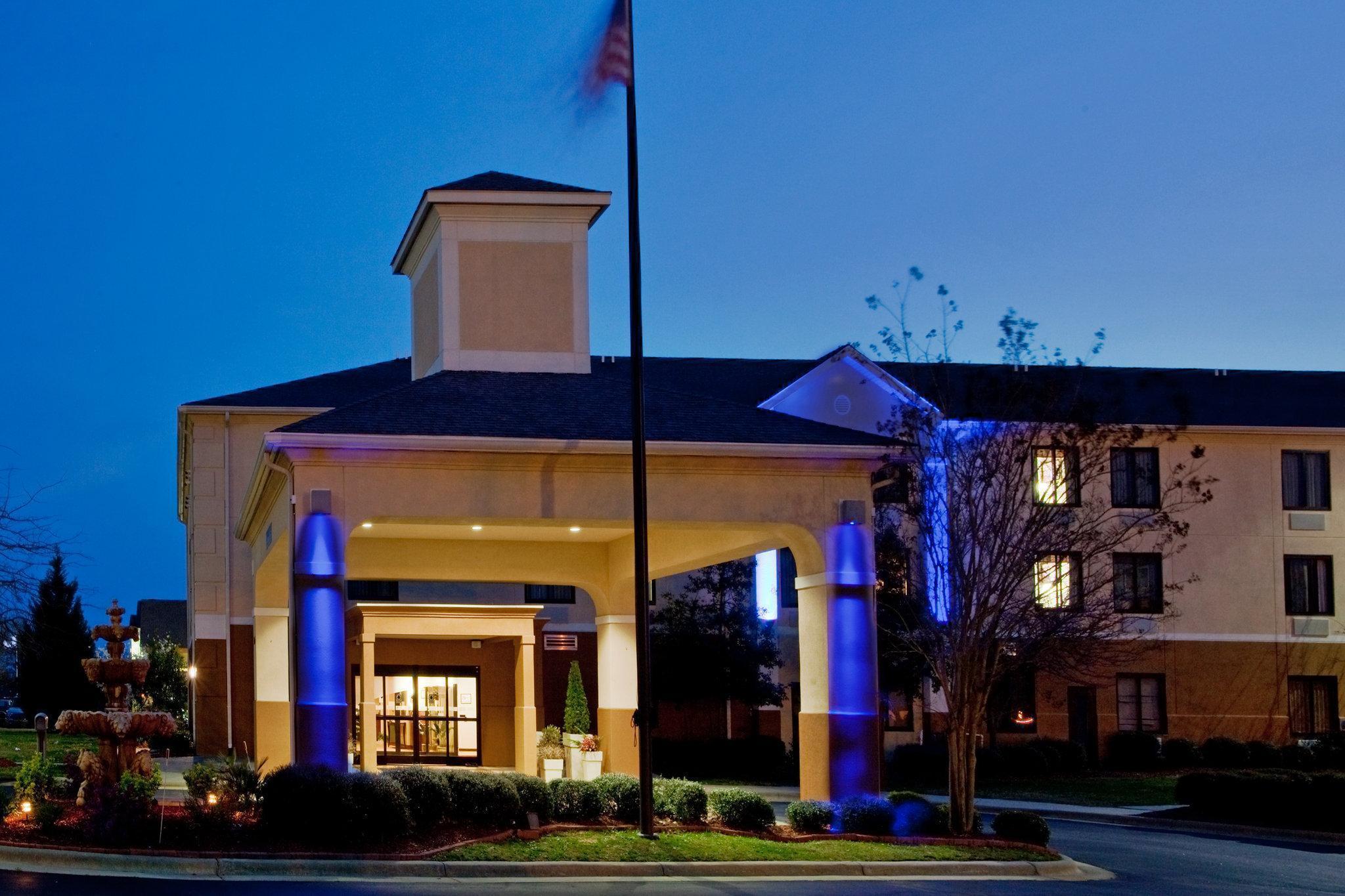 Holiday Inn Express Clayton Southeast Raleigh, An Ihg Hotel Garner Exterior foto